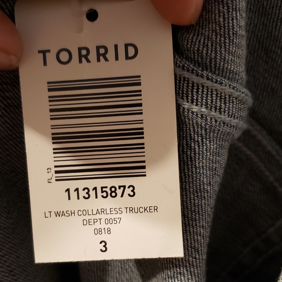 NWT Torrid Crop Denim Jacket Size 3 - Picture 7 of 10